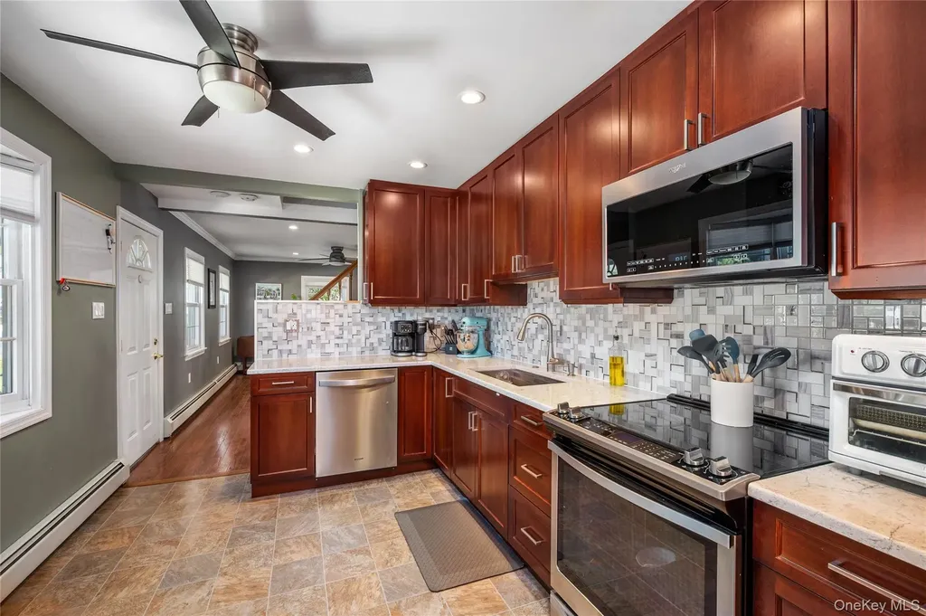 41 Andrew Lane Levittown NY 11756