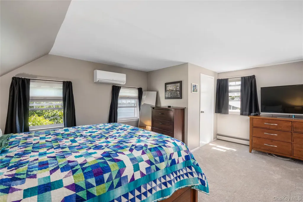 41 Andrew Lane Levittown NY 11756