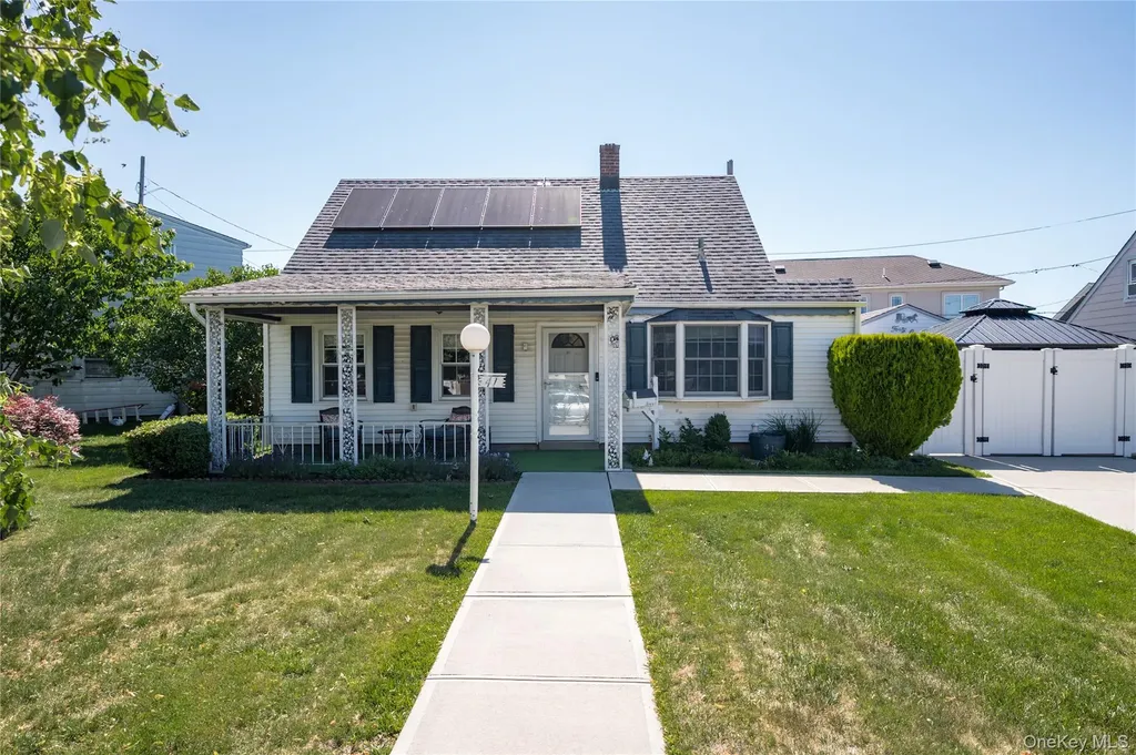 41 Andrew Lane Levittown NY 11756