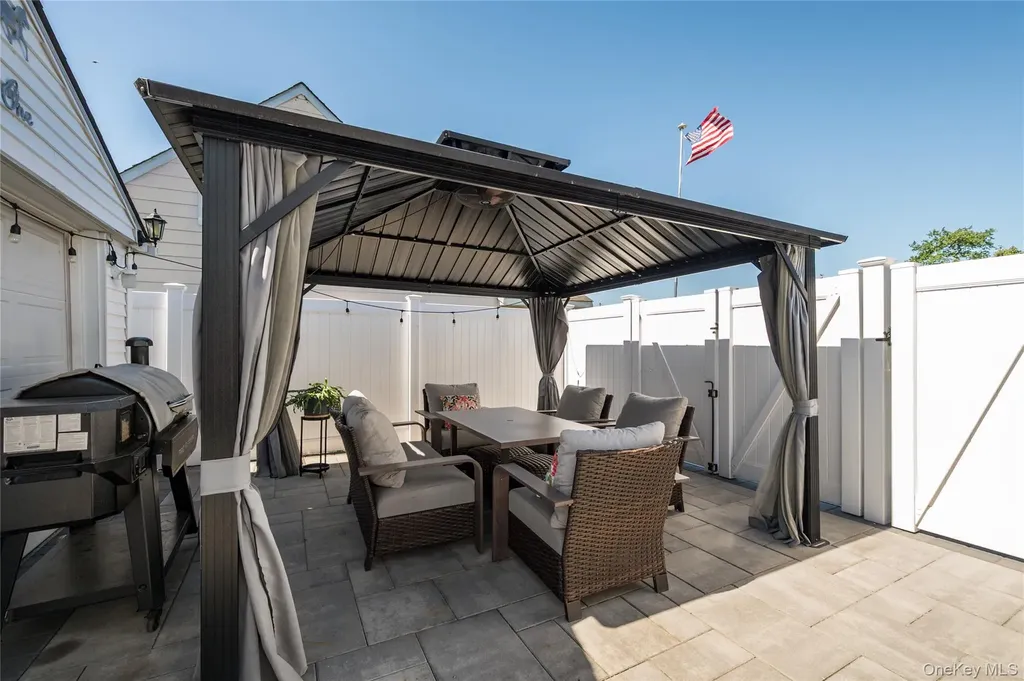 41 Andrew Lane Levittown NY 11756