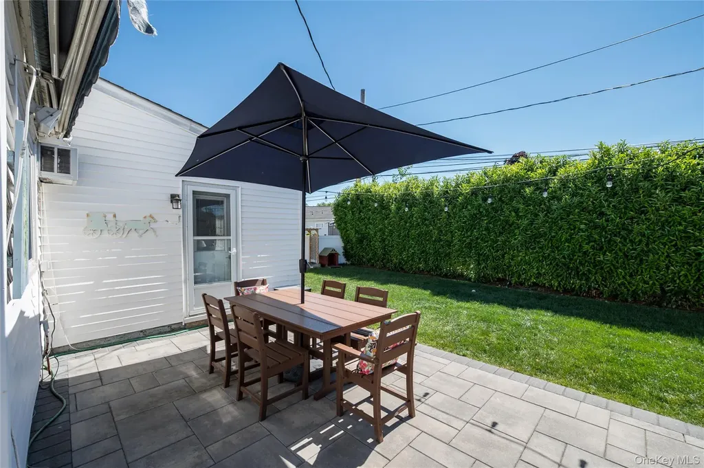 41 Andrew Lane Levittown NY 11756