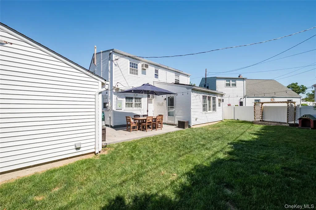 41 Andrew Lane Levittown NY 11756