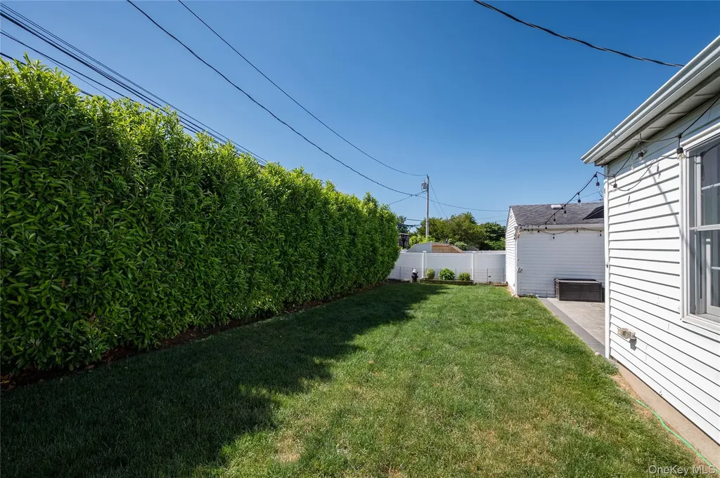 41 Andrew Lane Levittown NY 11756