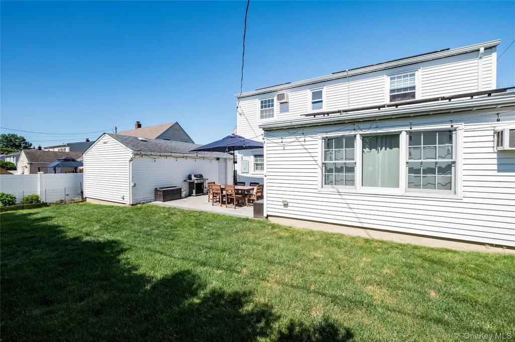 41 Andrew Lane Levittown NY 11756