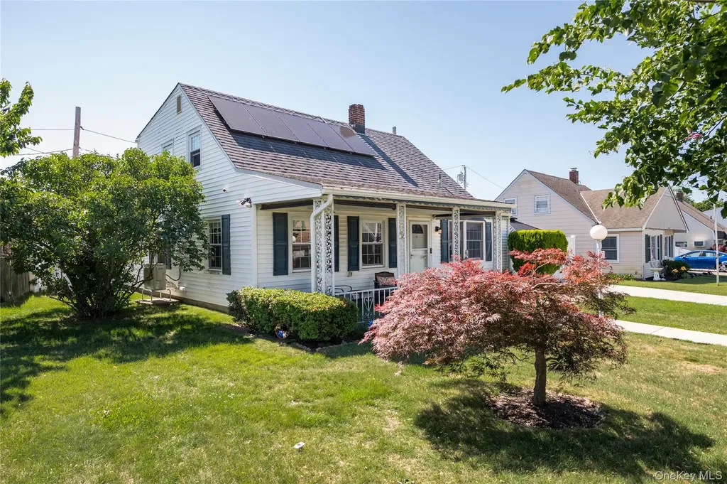 41 Andrew Lane Levittown NY 11756