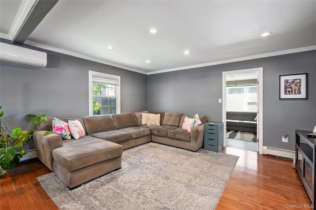 41 Andrew Lane Levittown NY 11756