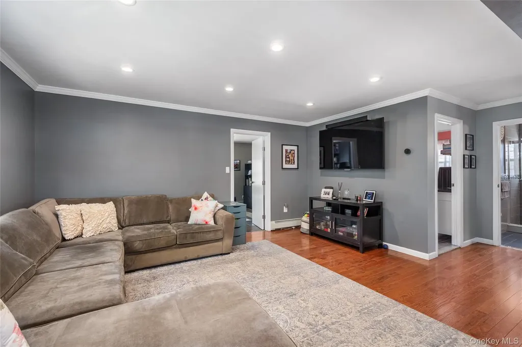 41 Andrew Lane Levittown NY 11756