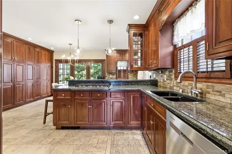 49 Andover Road Rockville Centre NY 11570
