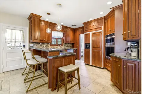 49 Andover Road Rockville Centre NY 11570