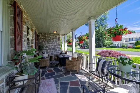 49 Andover Road Rockville Centre NY 11570