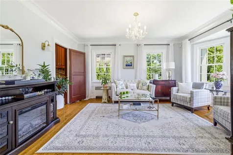 49 Andover Road Rockville Centre NY 11570