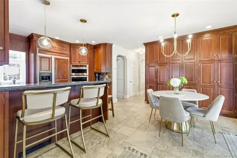 49 Andover Road Rockville Centre NY 11570