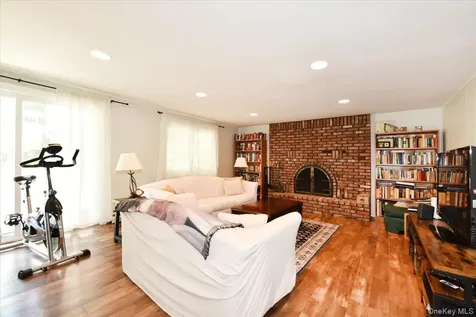 44 Peppermint Road Commack NY 11725