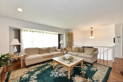 44 Peppermint Road Commack NY 11725