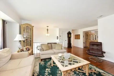 44 Peppermint Road Commack NY 11725
