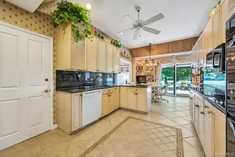 202 Captains Way Bay Shore NY 11706