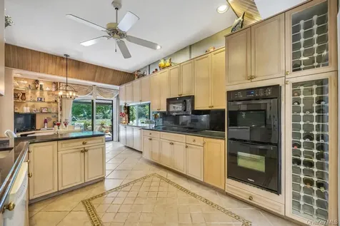 202 Captains Way Bay Shore NY 11706