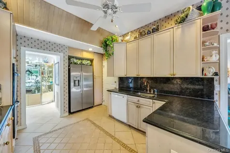 202 Captains Way Bay Shore NY 11706