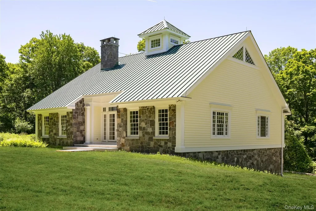 46 Hoxie Road Millbrook NY 12545
