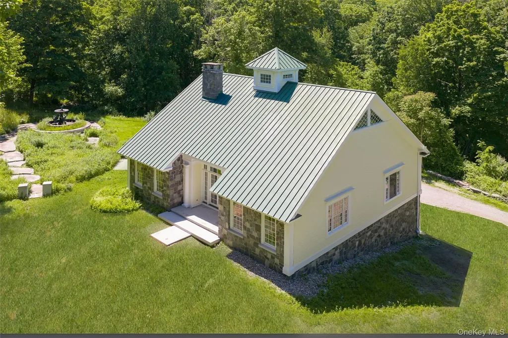 46 Hoxie Road Millbrook NY 12545