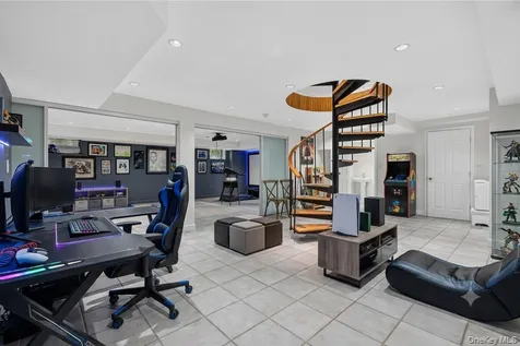 191 Beechmont Drive New Rochelle NY 10804