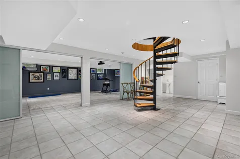 191 Beechmont Drive New Rochelle NY 10804