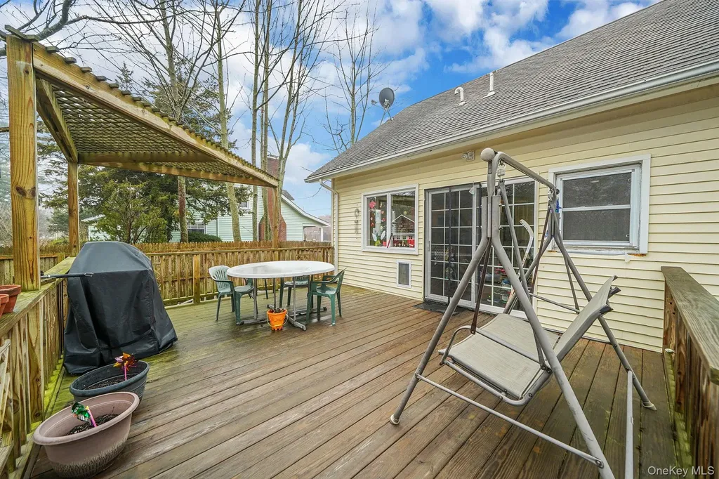14 Tuttle Avenue Eastport NY 11941