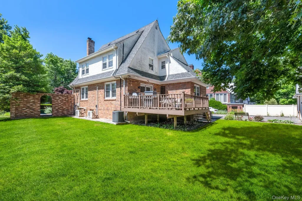 98 Washington Avenue S Lawrence NY 11559