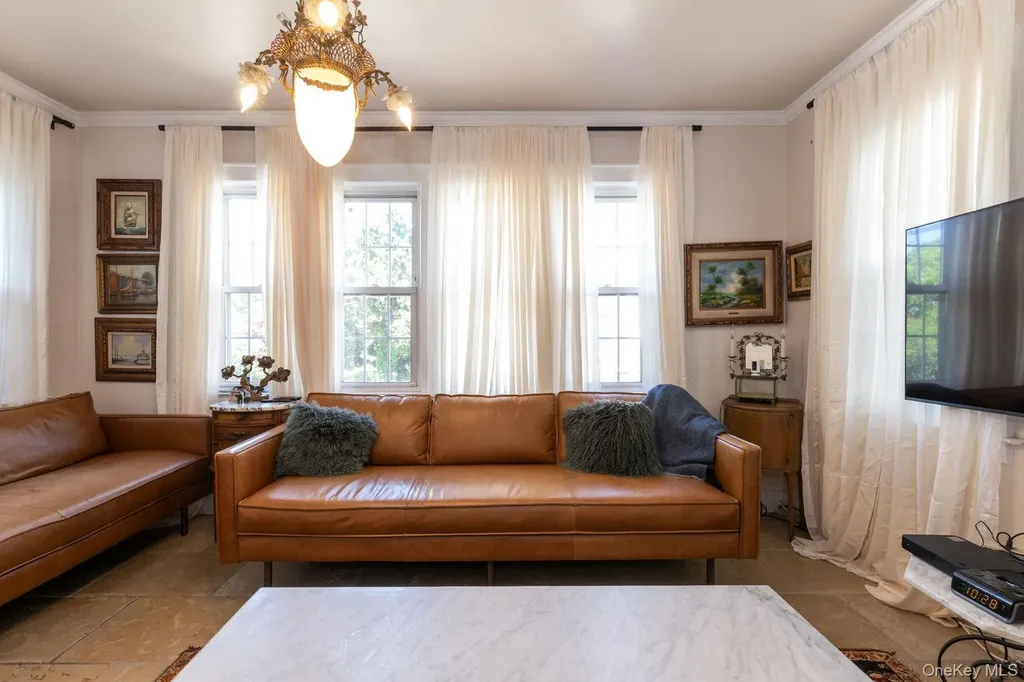 98 Washington Avenue S Lawrence NY 11559