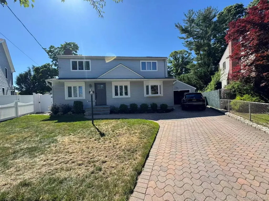 10 Garden Court Carle Place NY 11514