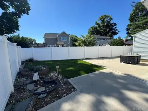 10 Garden Court Carle Place NY 11514