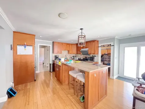 10 Garden Court Carle Place NY 11514