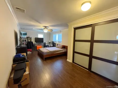 10 Garden Court Carle Place NY 11514