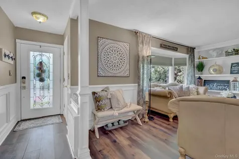 121 W 15th Street Deer Park NY 11729