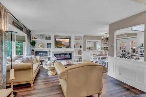 121 W 15th Street Deer Park NY 11729