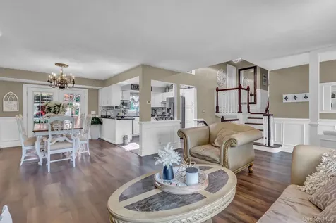 121 W 15th Street Deer Park NY 11729