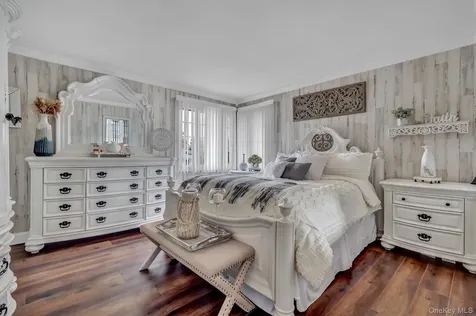 121 W 15th Street Deer Park NY 11729