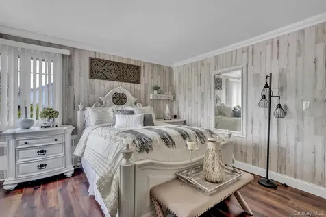 121 W 15th Street Deer Park NY 11729