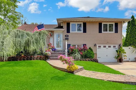 121 W 15th Street Deer Park NY 11729