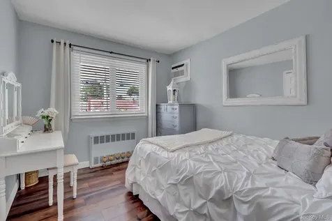 121 W 15th Street Deer Park NY 11729