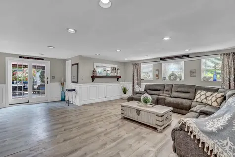 121 W 15th Street Deer Park NY 11729