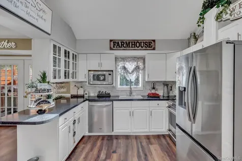 121 W 15th Street Deer Park NY 11729