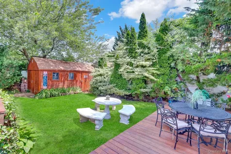 121 W 15th Street Deer Park NY 11729