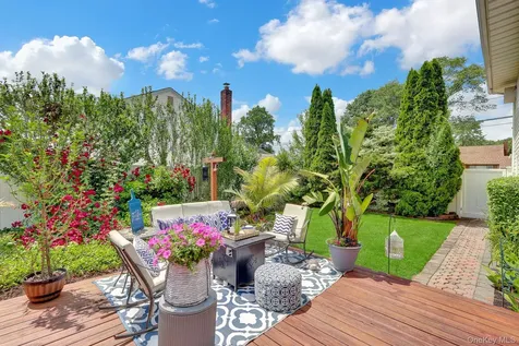 121 W 15th Street Deer Park NY 11729