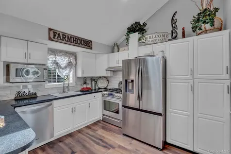 121 W 15th Street Deer Park NY 11729