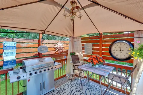 121 W 15th Street Deer Park NY 11729