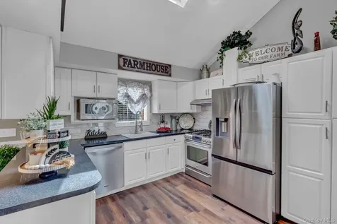 121 W 15th Street Deer Park NY 11729