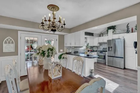 121 W 15th Street Deer Park NY 11729