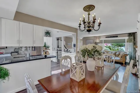 121 W 15th Street Deer Park NY 11729