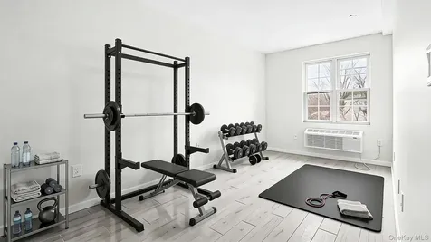 508 Van Nest Bronx NY 10460